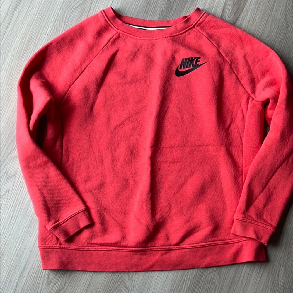 Nike Crew Sweatshirt Women’s MED Coral NWOT Gym Workout Athletic Fleece